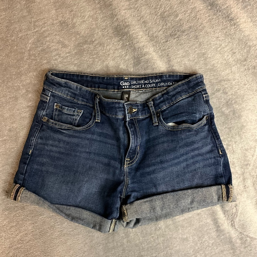 Gap Girlfriend Cuffed Short Size 2/26